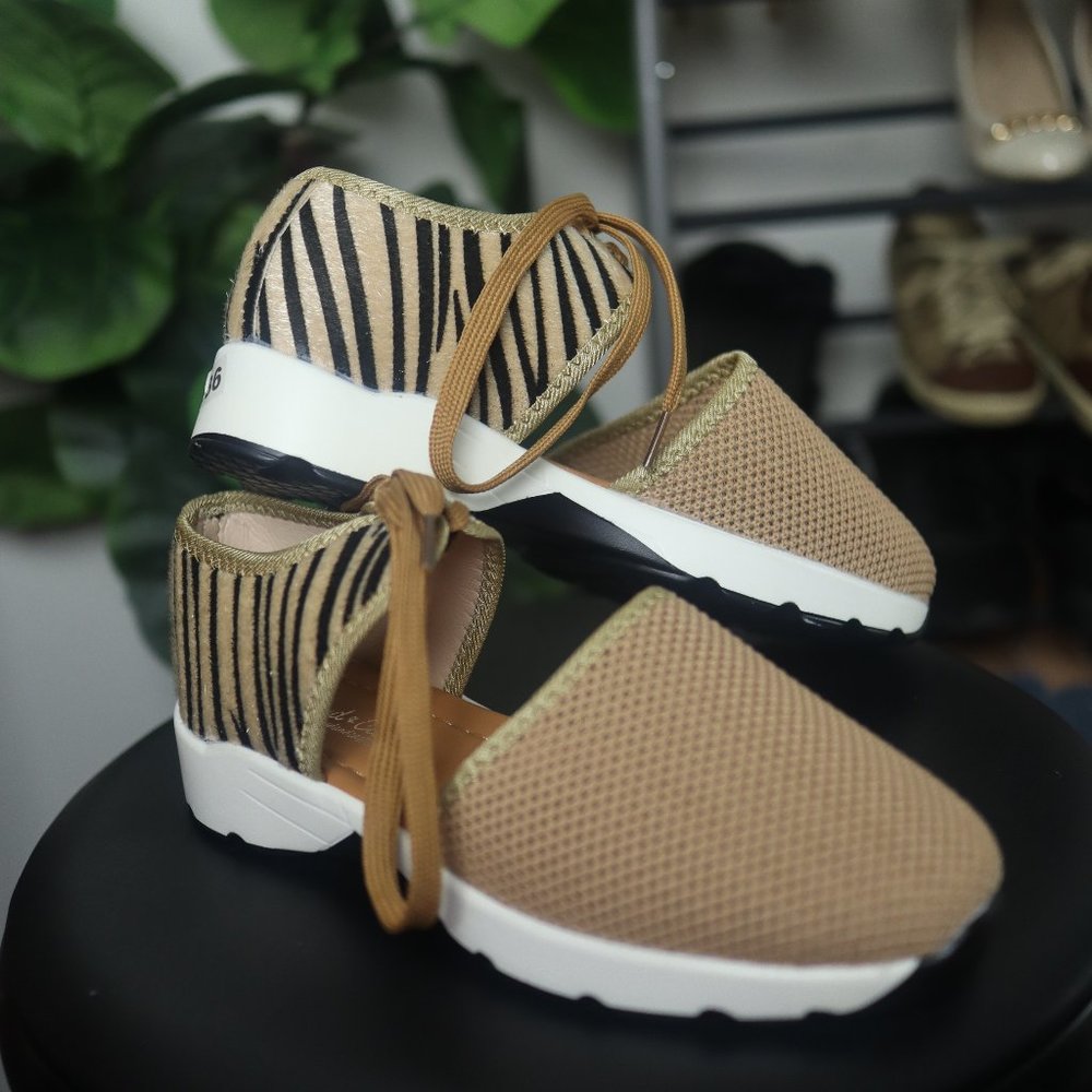 Cut-Out Gym Shoe